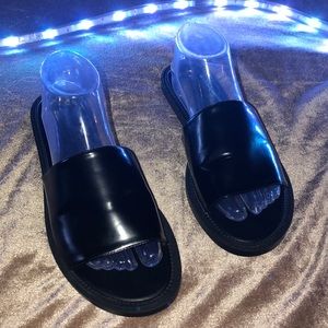 ZARA TRAFALUC  Slip On Sandals.